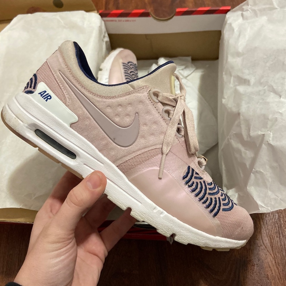 Women’s Air Max Zero LOTC